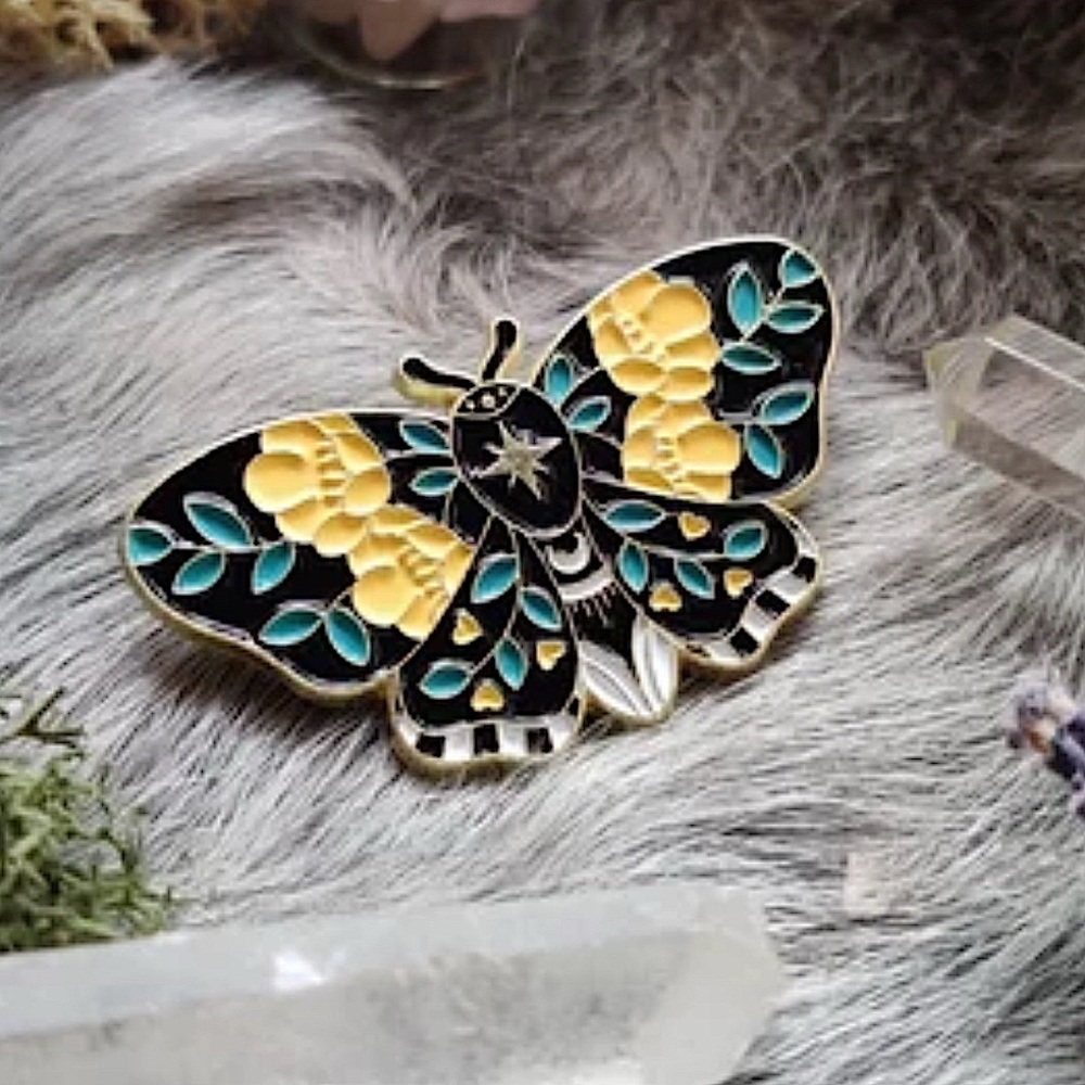 Vintage Style Black & Yellow Ornate Floral Butterfly Enamel Pin Brooch - Picture 2 of 2